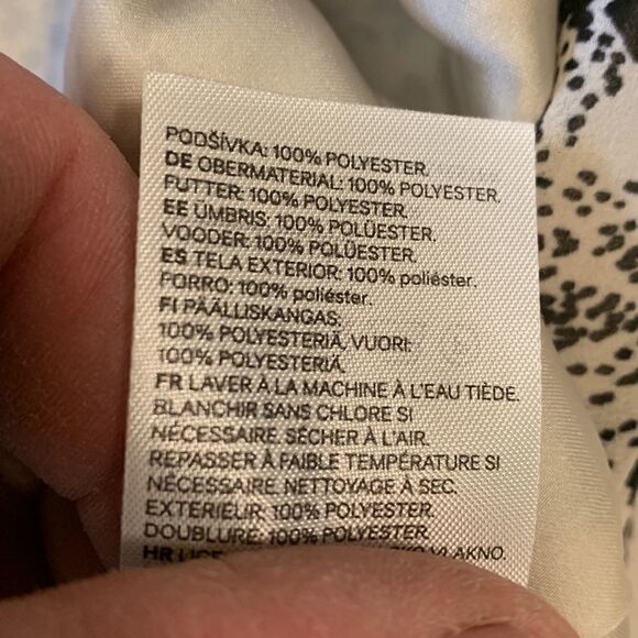 H&M, dress, sleeveless, open neck, button down, midi, ruffle front, tie waist - Picture 9 of 12